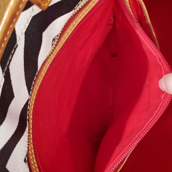 Dooney & Bourke chevron tote large - Picture 14 of 15